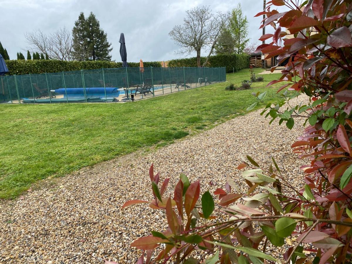 Maison Entre Dordogne Et Gironde Avec Piscine Minzac Exterior foto
